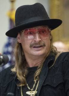 News Bilder des Tages October 11, 2018 - Washington, District of Columbia, U.S. - Kid Rock makes short remarks after United States President Donald J. Trump signed H.R. 1551, the Orrin G. Hatch-Bob Goodlatte Music Modernization Act in the Roosevelt Room of the White House in Washington, DC on Thursday, October 11, 2018 Washington U.S. - ZUMAs152 20181011_zaa_s152_065 Copyright: xRonxSachsx