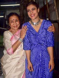 October 11, 2018 - Mumbai, India - Indian singer Asha Bhosle and actress Kajol Devgan seen posing at the special screening of film Helicopter Eela at Sunny Sound studio. Mumbai India - ZUMAs197 20181011_zaa_s197_075 Copyright: xAzharxKhanx