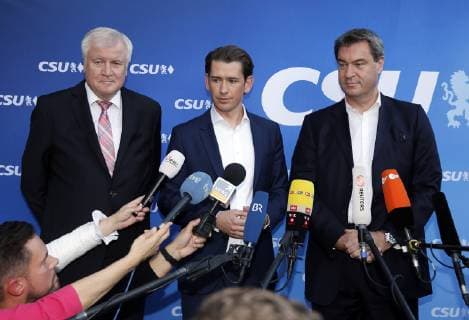 News Bilder des Tages Endspurt Kundgebung im Löwenbräukeller Horst Seehofer Innenminister, Sebastian Kurz Bundeskanzler, und Ministerpräsident Markus Söder, München Bayern Deutschland Löwenbräukeller *** Endspurt rally in the Löwenbräukeller Horst Seehofer Minister of the Interior Sebastian Kurz Federal Chancellor and Prime Minister Markus Söder Munich Bavaria Germany Löwenbräukeller