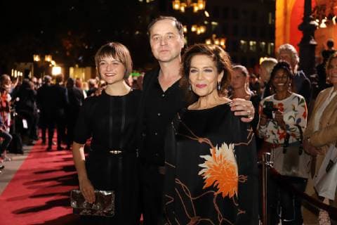 12.10.2018 GER, Frankfurt am Main, Alte Oper Hessischer Film- und Kinopreis 2018 red carpet, Roter Teppich Schauspielerin Lena Urzendowsky und Hannelore Elsner eine der größten Schauspielerinnen Deutschlands mit Schauspieler Thomas Schmauser