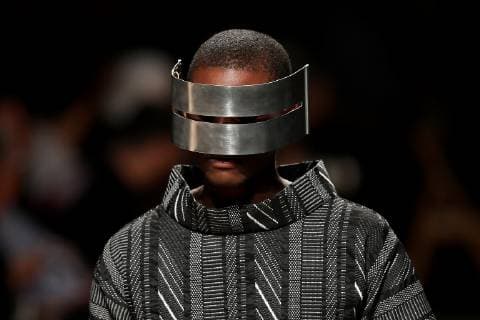 Entertainment Bilder des Tages October 12, 2018 - Lisbon, Lisboa, Portugal - A model presents a creation from the Portuguese fashion designer Valentim Quaresma Spring Summer 2019 collection during the 1st day of the Lisboa Fashion Week - Moda Lisboa, at the Pavilhao Carlos Lopes in Lisbon, Portugal, on October 12, 2018. Lisbon Portugal  - ZUMAn230 20181012_zaa_n230_666 Copyright: xPedroxFiuzax
