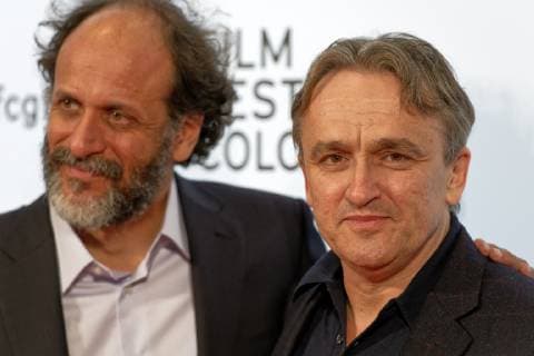 Film Festival Cologne 2018. Am 12. Oktober 2018 fanden die Preisverleihungen jeweils für den besten Dokumentarfilm und den besten Spielfilm im Rahmen der Film Festival Cologne Awards in der Industrie- und Handelskammer zu Köln statt. Im Bild der Regisseur Luca Guadagnino (links) mit dem Journalisten und Regisseur Chris Martin im Vorfeld der Preisverleihung während des Fototermins. Köln Nordrhein-Westfalen Deutschland