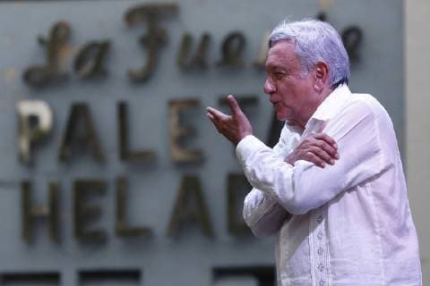 October 12, 2018 - EUM20181012POL07.JPG .CIUDAD DE MEXICO. PoliticsPolitica-AMLO.- El presidente electo Andres Manuel Lopez Obrador da un mensaje a sus simpatizantes en Merida, Yucatan, el viernes 12 de octubre de 2018, como parte de su gira de agradecimiento. Foto: Agencia EL UNIVERSALYadin XolalpaEELG Copyright: xElxUniversalx