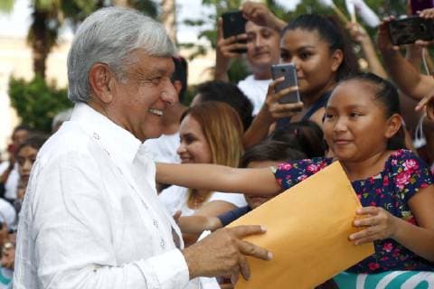 October 12, 2018 - EUM20181012POL09.JPG .CIUDAD DE MEXICO. PoliticsPolitica-AMLO.- El presidente electo Andres Manuel Lopez Obrador saluda sus simpatizantes, se toma fotografias con ellos y recibe los documentos que le entregan durante su gira de agradecimiento en Merida, Yucatan, el viernes 12 de octubre de 2018. Foto: Agencia EL UNIVERSALYadin XolalpaEELG Copyright: xElxUniversalx