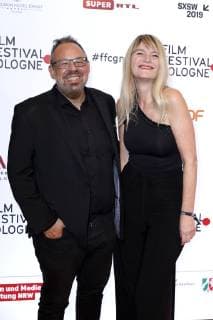 Corinna Nilson mit Begleitung bei der Verleihung der Film Festival Cologne Awards 2018 auf dem 28. Film Festival Cologne im Filmpalast. Köln, 12.10.2018
