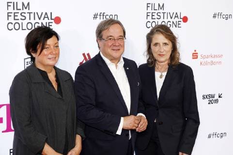 Martina Richter, Armin Laschet und Petra Müller bei der Verleihung der Film Festival Cologne Awards 2018 auf dem 28. Film Festival Cologne im Filmpalast. Köln, 12.10.2018