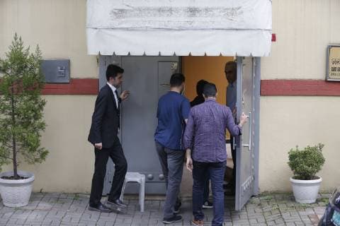 News Themen der Woche KW41 News Bilder des Tages Saudi Arabian officials leave the Saudi Arabian consulate in Istanbul, Turkey, 12 October 2018. Turkish officials have an audio recording of the alleged killing of journalist Jamal Khashoggi from the Apple Watch he wore when he walked into the Saudi Consulate in Istanbul over a week ago, a pro-government Turkish newspaper reported Saturday. (  Copyright: KemalxAslanx-xDepoxPhotos 16143186