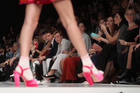Entertainment Bilder der Woche KW41 Entertainment Bilder des Tages MOSCOW, RUSSIA - OCTOBER 13, 2018: A model showcases creations during a runway show for the Spring Summer 2019 collection by the Masha Kraft brand as part of the Mercedes-Benz Fashion Week Russia at the Manege Central Exhibition Hall. Vyacheslav Prokofyev TASS  TS093A3D