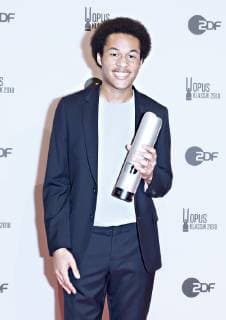 14.10.2018, xlakx, Musik Pop , Opus Klassik 2018 Berlin emspor, v.l.JSheku Kanneh-Mason mit dem Preis in der Hand bei der Verleihung der Opus Klassik 2018 im Konzerthaus Berlin. Berlin, 14.10.2017 Musik Pop ,Opus Klassik 2018 Berlin