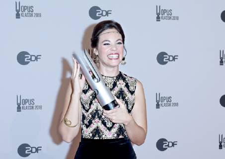 14.10.2018, xlakx, Musik Pop , Opus Klassik 2018 Berlin emspor, v.l. Regula Mühlemann mit dem Preis in der Hand bei der Verleihung der Opus Klassik 2018 im Konzerthaus Berlin. Berlin, 14.10.2017 Musik Pop ,Opus Klassik 2018 Berlin