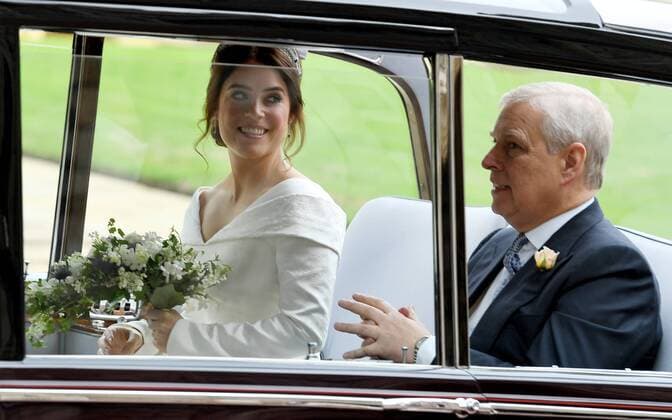 . 12 10 2018. Windsor, United Kingdom. Princess Eugenie of York and Mr Jack Brooksbank Wedding. Princess Eugenie and Prince Andrew The wedding of Princess Eugenie and Jack Brooksbank, Pre-Ceremony, Windsor, Berkshire, UK  xi-Imagesx xPoolx IIM-18631-0575
