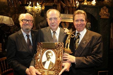 15.10.2018, Marchfelderhof Deutsch-Wagram, Verleihung des Goldenen Johann Strauß 2018, Welturaufführung des Wiener Philharmonikermarsches im Bild: Kurt Rydl, Werner Resel, Peter Widholz -Johann Strauss Gesellschaft, Verleihung des Goldenen Johann Strauß 2018