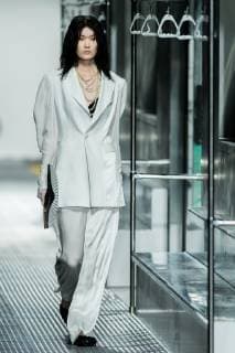 A model displays a new creation at the fashion show of YOUWEI during the Shanghai Fashion Week Spring Summer 2019 in Shanghai, China, 17 October 2018. YOUWEI show at 2019 Spring Summer Shanghai Fashion Week  pbu886135_12