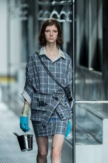A model displays a new creation at the fashion show of YOUWEI during the Shanghai Fashion Week Spring Summer 2019 in Shanghai, China, 17 October 2018. YOUWEI show at 2019 Spring Summer Shanghai Fashion Week  pbu886135_11
