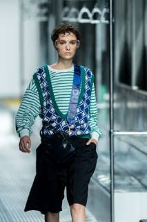 A model displays a new creation at the fashion show of YOUWEI during the Shanghai Fashion Week Spring Summer 2019 in Shanghai, China, 17 October 2018. YOUWEI show at 2019 Spring Summer Shanghai Fashion Week  pbu886135_30