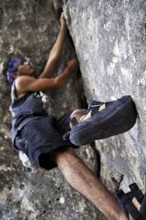 Rock climber Justin Heiser navigates a bouldering problem at Rogers Park, near Lake Belton, Texas., model released Symbolfoto Copyright: BudxForce 4439100001