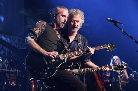 Entertainment Bilder des Tages Ulrich Rode und Wolfgang Niedecken von Niedekens BAP live bei einem Konzert der Live & Deutlich Tour 2018 in der Swiss Life Hall. Hannover, 17.10.2018 *** Ulrich Rode and Wolfgang Niedecken from Niedekens BAP live at a concert of the Live Clear Tour 2018 in the Swiss Life Hall Hannover 17 10 2018 Foto:xU.xStammx xFuturexImage