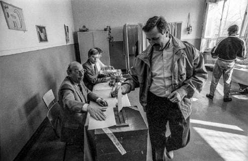 19900318DE Erste Freie Volkskammerwahl der DDR in Leipzig. Urnengang in Wahllokal 448 Leipzig