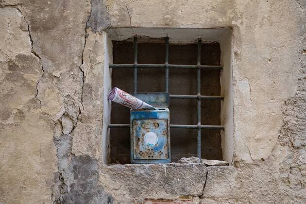 Reise Sarteano Toskana Italien Briefkasten an einem Haus in der Altstadt, Sarteano Toskana Italien