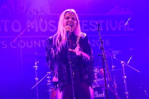 Laura van den Elzen live auf dem 1. Potato Music Festival im Technikum. München, 20.10.2018