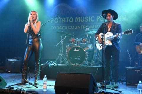 Laura van den Elzen und Mark Hoffmann live auf dem 1. Potato Music Festival im Technikum. München, 20.10.2018