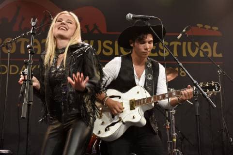 Laura van den Elzen und Mark Hoffmann live auf dem 1. Potato Music Festival im Technikum. München, 20.10.2018