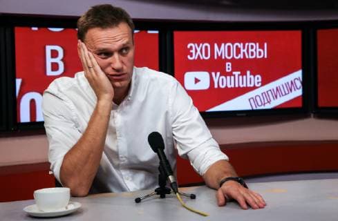 News Bilder des Tages MOSCOW, RUSSIA â€“ OCTOBER 22, 2018: Head of the Anti-Corruption Foundation, Russian opposition activist Alexei Navalny speaks live at the Ekho Moskvy Echo of Moscow Radio station. Sergei Fadeichev TASS  TS094C54