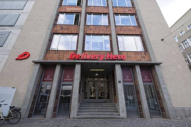 Unternehmenssitz des Lieferdienstes DELIVERY HERO in der Oranienburger Strasse Oranienburger Strasse in Berlin-Mitte *** Company headquarters of the delivery service DELIVERY HERO in Oranienburger Strasse Oranienburger Strasse in Berlin Mitte