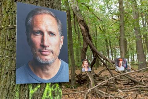 Entertainment Themen der Woche KW43 News Bilder des Tages Im Hambacher Wald bei Kerpen werben seit Dienstag (23.10.2018) rund 60 prominente Baumpaten mit ihren Portraets fuer den Erhalt des Waldstuecks und den Kohleausstieg. (Foto: der Schauspieler Benno Fuermann) An der am Dienstag vorgestellten Aktion der Klima-Allianz Deutschland beteiligen sich 25 Schauspieler, Kabarettisten und Musiker, wie das gesellschaftliche Buendnis fuer Klimaschutz am Dienstag mitteilte. Daneben sind auf den Aufnahmen des Fotografen Tomas Rodriguez auch etwa 40 Traeger des Alternativen Nobelpreises zu sehen. Einen Tag, bevor die Kohlekommission im Rheinischen Revier tagt, sollten die Fotos an den Baeumen fuer den Erhalt des Waldes und der vom Tagebau bedrohten Doerfer werben. (Siehe epd-Bericht vom 23.10.2018) Prominente uebernehmen Baumpatenschaften fuer den Hambacher Wald *** In the Hambacher Wald near Kerpen since Copyright: epd-bild GuidoxSchiefer EDITORIAL USE ONLY