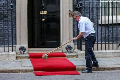 . 24 10 2018. London, United Kingdom. State Visit of the King And Queen Of The Netherlands. Red carpet been laid outside No 10 Downing Street for the arrival of Queen Maxima and HM King Willem-Alexander of the Netherlands to No 10 Downing Street on second day of the State Visit to the UK.  xDinendraxHariax xi-Imagesx IIM-18736-0008