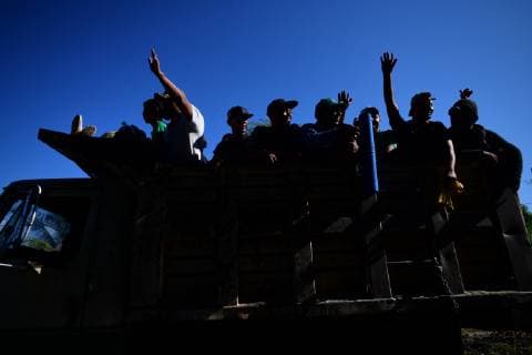 October 24, 2018 - Mapastepec, Chiapas, Mexico - Thousands of Central American migrants continued their journey toward the US border Thursday, reaching the coastal town of Mapastepec, in Chiapas, Mexico, An estimated 7,200 migrants from Honduras and other countries have pressed on, sleeping on roads, traveling on rafts, going without food and water and facing police and threats from President Trump, who called them a threat and vowed to send troops to the border with Mexico. Mapastepec Mexico - ZUMAl113 20181024_zap_l113_001 Copyright: xMiguelxJuarezxLugox