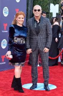 Wisin of Wisin & Yandel (R) arrives for the fourth annual Latin American Music Awards at the Dolby Theatre in the Hollywood section of Los Angeles on October 25, 2018. The annual event honors outstanding achievements for artists in the Latin music industry.  LAP20181025166 JIMxRUYMEN
