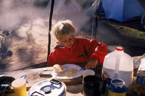 Nicholas Azel eating breakfast on Hermit Island., model released Symbolfoto Copyright: JosexAzel 2161609906