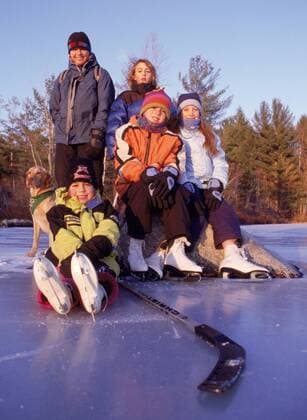 Family playing hockey in winter., usa model released Symbolfoto Copyright: JosexAzel 6658500005