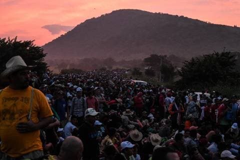 October 27, 2018 - San Pedro Tapantepec, Oaxaca, Mexico - A caravan of thousands of Central American migrants walked and hitchhiked trying to reach the town of Tapantepec in Oaxaca state, Saturday. The caravan was blocked momentarly for the Mexican federal police before keep on pressing on north. President Trump has vowed to stop them. San Pedro Tapantepec Mexico - ZUMAl113 20181027_zap_l113_010 Copyright: xMiguelxJuarezxLugox