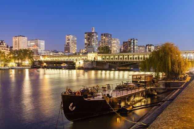 France, Paris, Pont de Bir-Hakeim, Seine river, modern high-rise buildings at blue hour  WDF04803