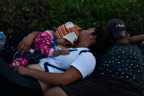 October 29, 2018 - Santiago Niltepec, Oaxaca, Mexico - A couple sleep in the ground as Central American migrants continue their trek toward the US, to the town of Santiago Niltepec in Oaxaca state on Monday. As the number of migrants in the caravan has dropped as people become discouraged or too tired to carry on, President Trump is planning to send 5200 American troops to the border to stop what he calls an Ã¢â‚¬oeinvasion. Santiago Niltepec Mexico - ZUMAl113 20181029_zap_l113_004 Copyright: xMiguelxJuarezxLugox