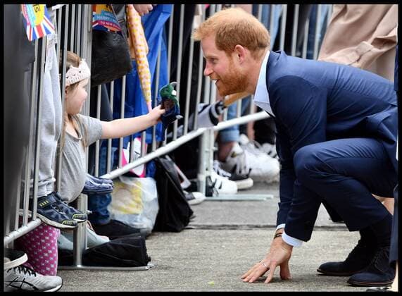 Entertainment Bilder der Woche KW44 Entertainment Bilder des Tages . 30 10 2018. Auckland, New Zealand. Prince Harry and Meghan Markle Royal Tour-Day Fifteen. Unveiling of The Queen s Commonwealth Canopy in Redvale, North Shore, New Zealand. Prince Harry, The Duke of Sussex accompanied by wife Meghan, The Duchess of Sussex, Public Walkabout in Viaduct Harbour, Auckland, as part of their official 16-day Autumn tour visiting cities in Australia, Fiji, Tonga and New Zealand.  xAndrewxParsonsx xi-Imagesx IIM-18759-0141