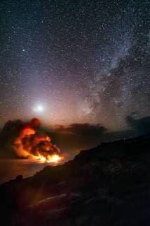 IMAGO Nature: Unsere Erde, Naturschutz, Naturschutzgebiete in Nordamerika Bilder der Erde Lava from Kilauea Volcano pouring into ocean at Kamokuna, Hawaii Volcanoes National Park HI USA Copyright: GrantxKaye KAGR001770