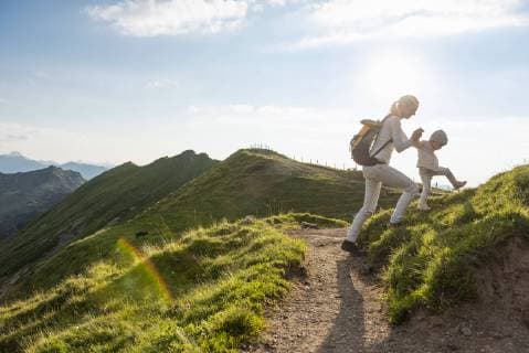 Germany, Bavaria, Oberstdorf, mother and little daughter on a hiking trip in the mountains model released Symbolfoto  DIGF04980