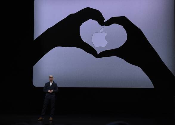 News Bilder des Tages (181030) -- NEW YORK, Oct. 30, 2018 () -- Apple CEO Tim Cook speaks during an Apple launch event in Brooklyn, New York, the United States, on Oct. 30, 2018. () (djj) U.S.-NEW YORK-APPLE-NEW PRODUCTS Xinhua 