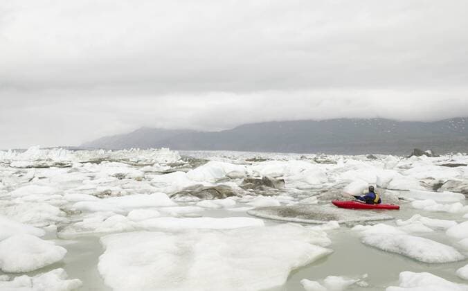 Male Kayaker Navigating Ice In Lowell Lake, Alsek River Alaska Yukon USA Canada model released Symbolfoto Copyright: JoshxMillerxPhotography MIOS001027