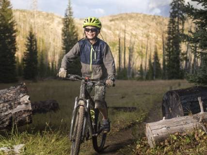Young boy riding mountain bike through the Payette National Forest on the Hazard Lakes trail, McCall, Idaho, USA, McCall Idaho USA model released Symbolfoto Copyright: MelissaxShelby SHME000145