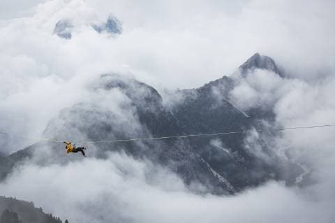 Highliner in the Italian dolomites at Monte Piana, Italy., Monte Piana South Tyrol Italy model released Symbolfoto Copyright: SebastianxWahlhuetter WASE000100