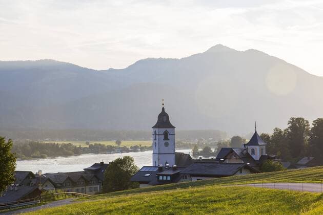Austria, Salzburg State, Salzkammergut, St. Wolfgang at Lake Wolfgangsee  JUNF01153