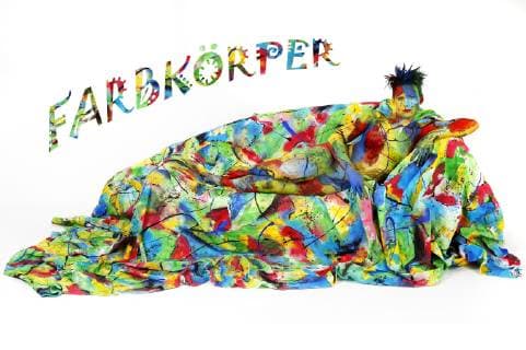 Aus dem FARBKÖRPER: Bodypainting-Facetten Kalender 2019 - Sofa Photoshooting mit Model Mandy in SOL-Fotostudio in Hameln - FARBKÖRPER ist ein Projekt des Fotografen Tschiponnique Skupin das die Vielseitigkeit des Bodypainting zeigt, Painting von Jörg Düsterwald