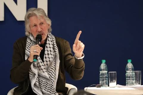 English singer and activist Roger Waters participates in the talk Palestine and Human Rights Today at the headquarters of the main trade union center of Uruguay, the PIT-CNT, in Montevideo, Uruguay, 02 November 2018. Waters, who was named an illustrious visitor to Montevideo today, declared himself an admirer of former President José Mujica (2010-2015) and Uruguay s economic policies. Waters traveled to the southernmost capital to give his first concert in the country this Saturday. Roger Waters says he is a great admirer of Mujica and the policies of Uruguay !ACHTUNG: NUR REDAKTIONELLE NUTZUNG!  Copyright: xRaúlxMartínezx MT04 20181103-636768082526005122