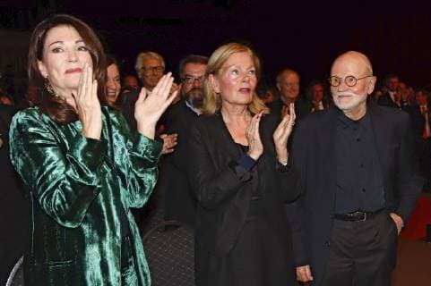 Iris Berben, Gast und Günter Rohrbach bei der 8. Verleihung des Günter Rohrbach Filmpreises 2018 in der Neuen Gebläsehalle Neunkirchen. Neunkirchen, 02.11.2018