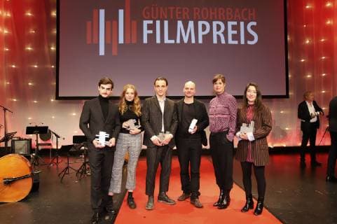 Aaron Hilmer, Luna Wedler, Franz Rogowski, Thomas Stuber, Susanne Wolff und Mia Spengler bei der 8. Verleihung des Günter Rohrbach Filmpreises 2018 in der Neuen Gebläsehalle Neunkirchen. Neunkirchen, 02.11.2018