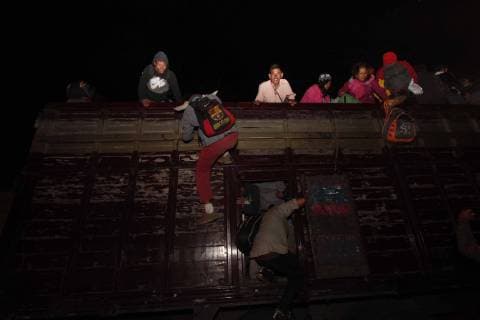 November 3, 2018 - EUM20181103NAC15.JPG .PUEBLA, Pue., MigrantsMigrantes-Caravana.- Caravana migrante llega a la iglesia de San Juan de los Lagos, la noche de este sabado 3 de noviembre del 2018, en donde autoridades estatales crearon un gabinete especial para recibirlos. Foto: Agencia EL UNIVERSALMAR.  - ZUMAu78_ 20181103_zaf_u78_133 Copyright: xElxUniversalx